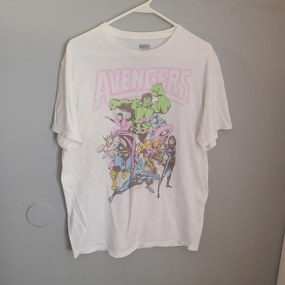 Marvel  Avengers Graphic White and pink T-shirt.size L